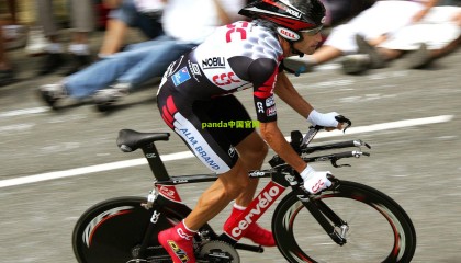 迪马里亚选出最佳11名队友阵容，C罗未入选，右后卫位置悬空引热议