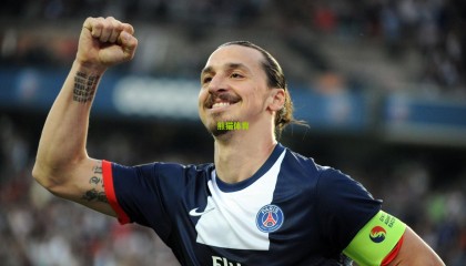 鲁梅尼格呼吁拜仁在安联球场举办贝肯鲍尔追悼仪式 足球界集体缅怀凯撒