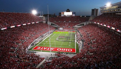 奥利塞独造4球闪耀全场！赛后社媒晒照引热议 穆西亚拉俏皮互动，该起个霸气标题了