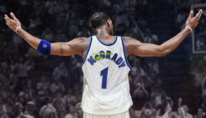 自律铸就卓越，于汉超与吴曦的职业精神引领足坛新风尚