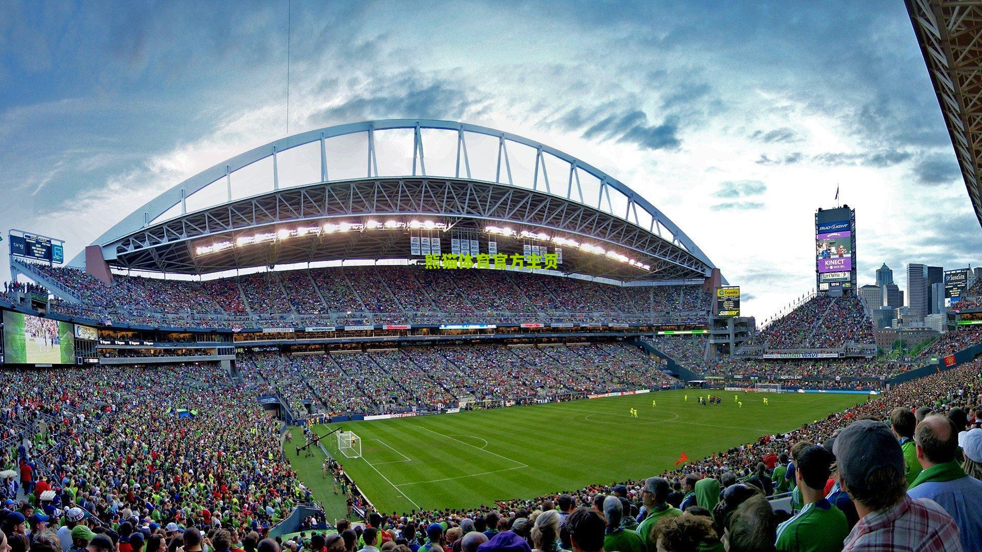 历史性时刻！C罗震撼亮相亚洲新东家，数万球迷见证足坛巨星开启新篇章